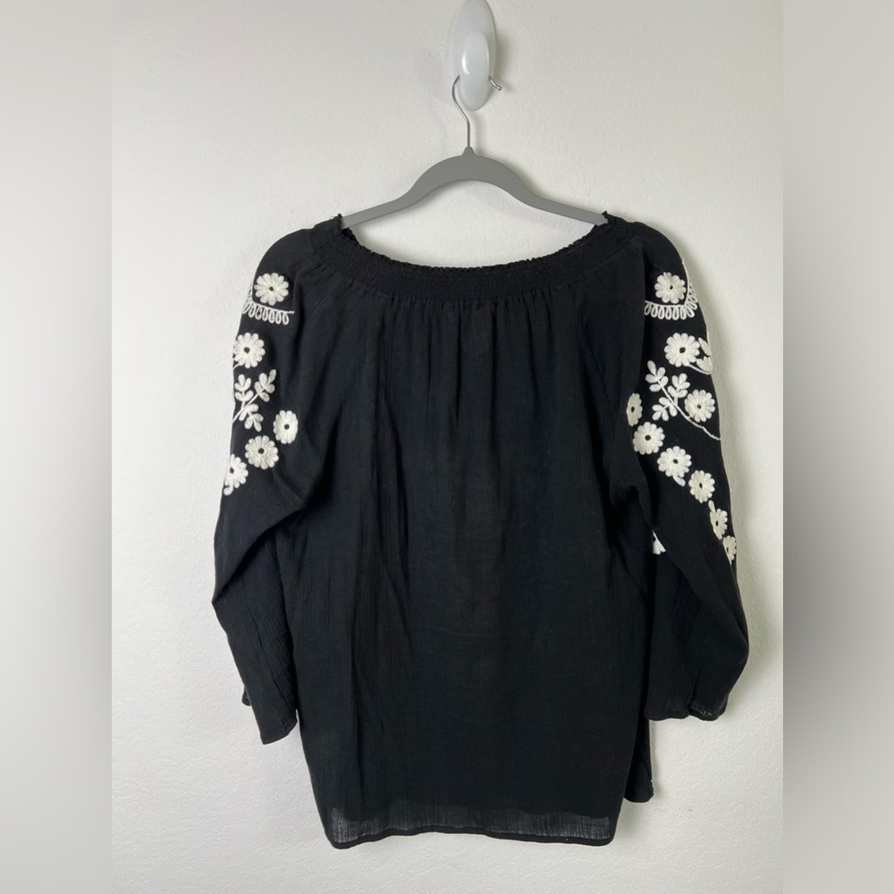 KC Khakis & Co Black & White Embroidered Boho Top - Picture 2 of 13